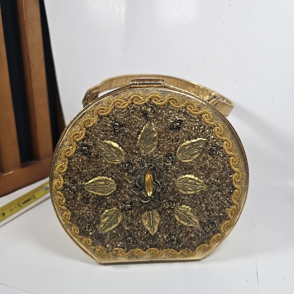 The Unbranded Brand Handbags - GOLD PURSE HANDBAG‎ GOLD ROUND PRE OWNED Vtg Beaded